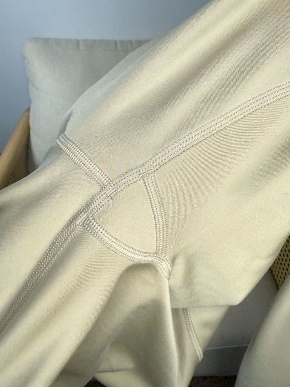 Alo Yoga Airlift High Waist Leggings 26" Size medium - Picture 9 of 10